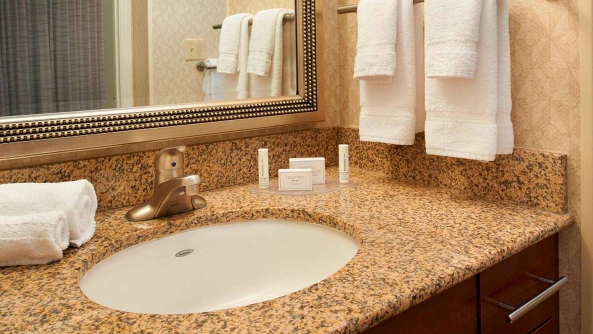 Warren Resort | Pet-Friendly Haven, Free Breakfast! Comfort Guaranteed, 2 Classy Units!