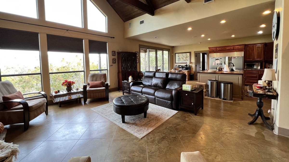 Apache Shores House | Pet Friendly Hill country home with urban conveniences