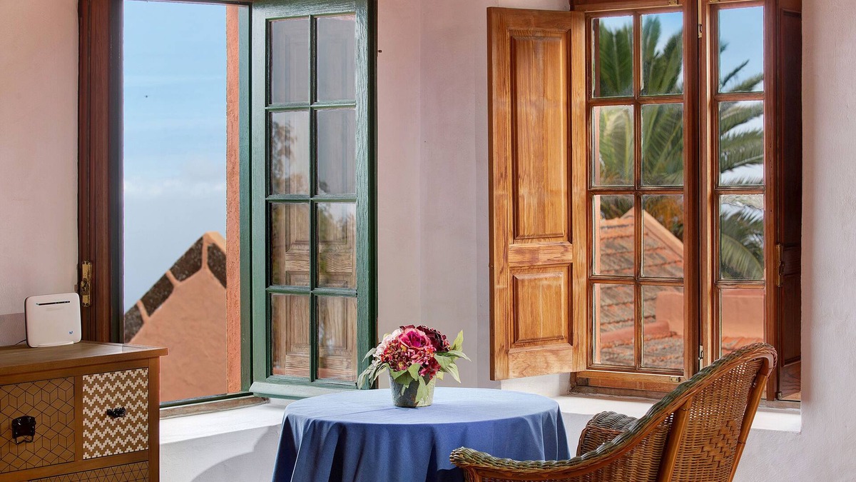 Tesbabo Villa | Pet-Friendly Holiday Home 'Las Guindas' with Sea and Mountain View, Garden & Wi-Fi