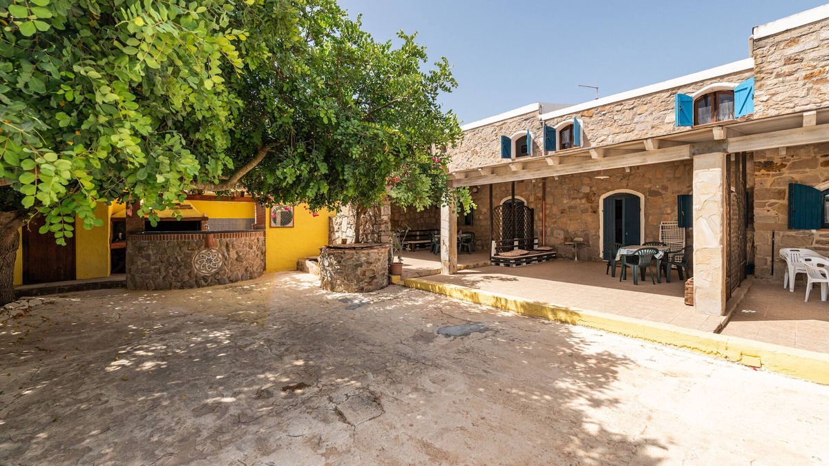 Carloforte House | Pet-Friendly Holiday Home Pescetti Bobba A with Mountain View