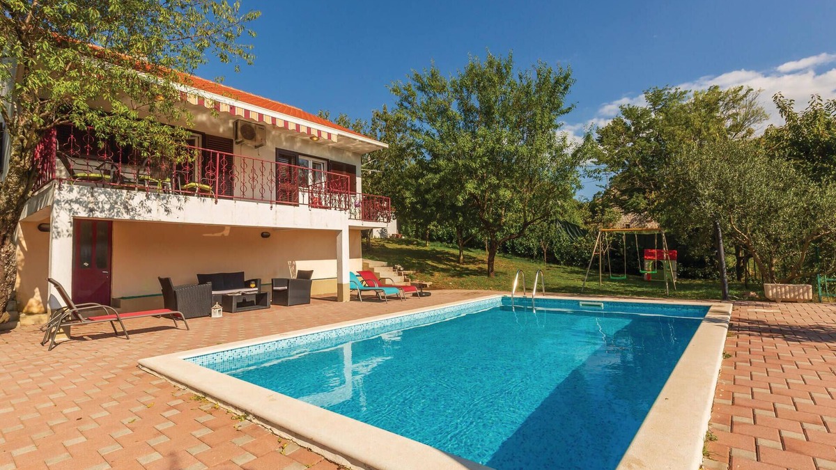 Vojnic Sinjski House | Pet friendly home in Vojnic Sinjski