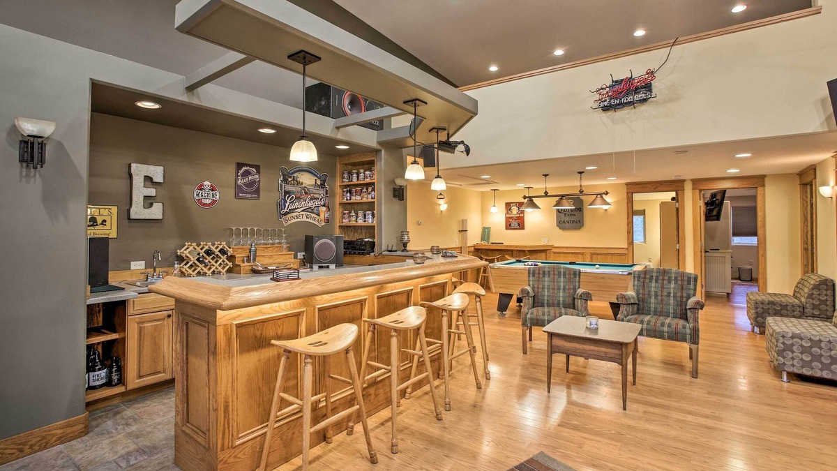 Beulah Cottage | Pet-friendly Home, 2 Mi to Crystal Lake!