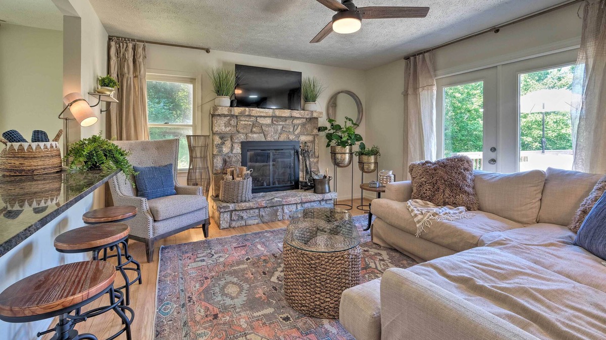Linden House | Pet-Friendly Home in Heart of Wine Country!