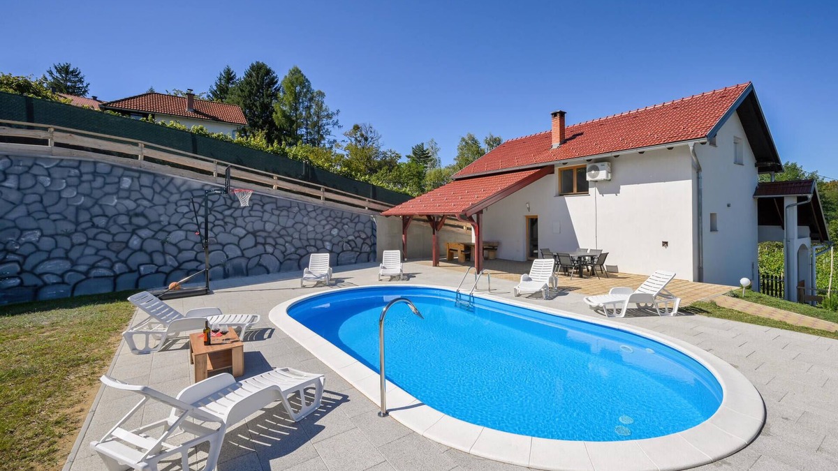 Ivanec House | Pet friendly home in Ivanec with WiFi