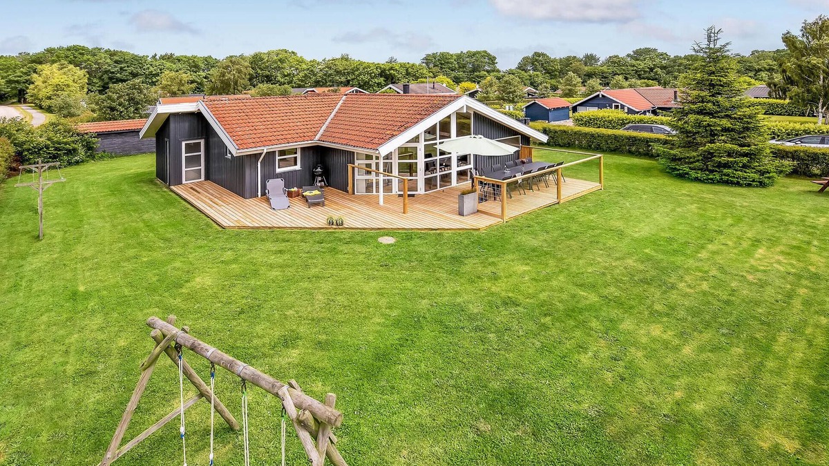 Mommark Strand House | Pet friendly home in Sydals with sauna