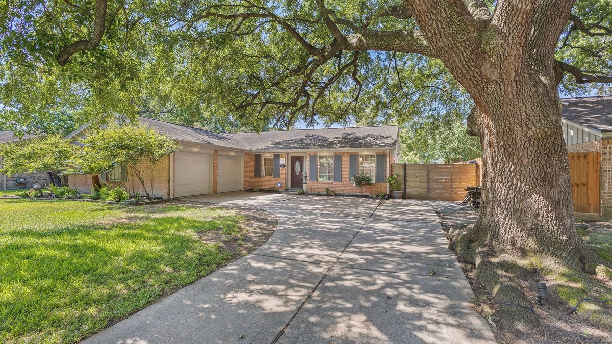 Woodlake - Briar Meadow House | Pet Friendly Home - Minutes to Galleria - Highland Village - Med Center