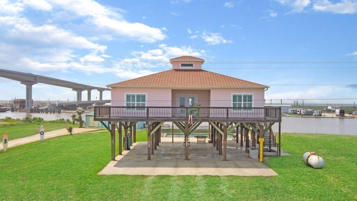 Cedar Lane House | Pet Friendly Home on ICW w/Beach View & Pool!
