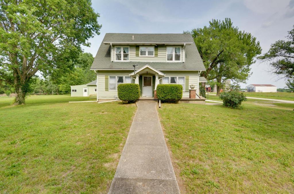 Sheldon House | Pet-Friendly Home Patio and Yard in Sheldon