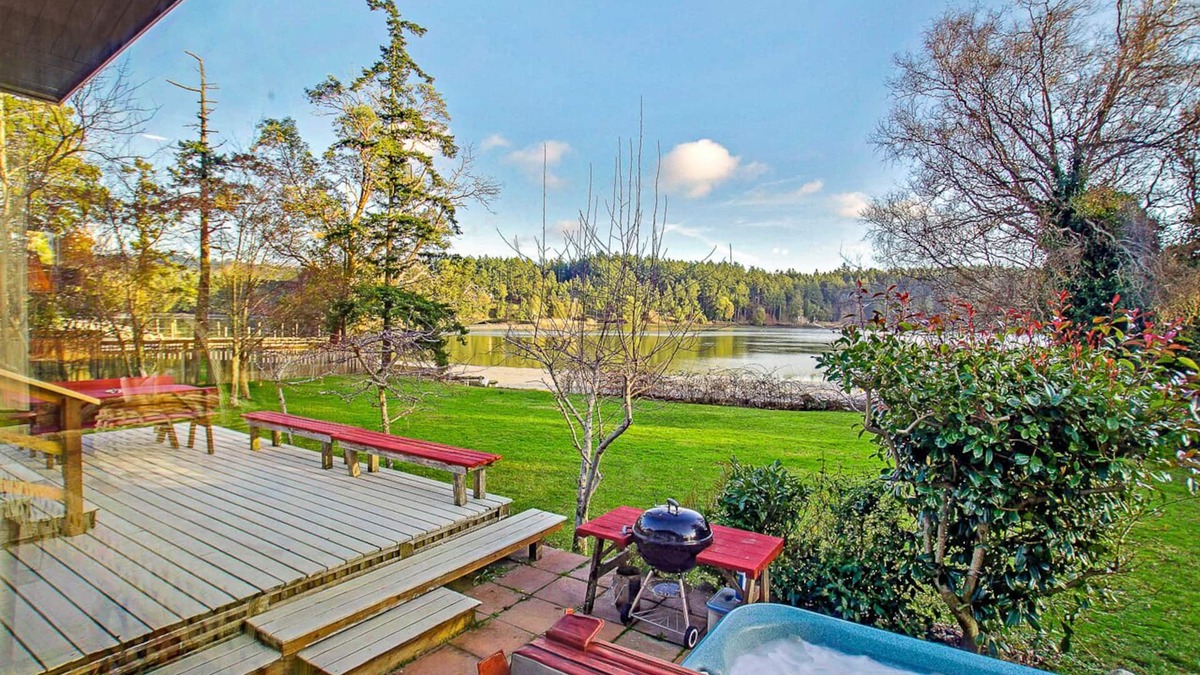 Friday Harbor House | Pet-Friendly home w/Hot Tub (Mitchell Bay Shores)