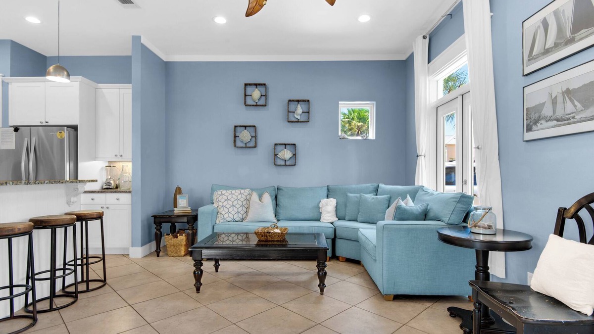 Emerald Waters Village House | Pet Friendly Home Close to Beach