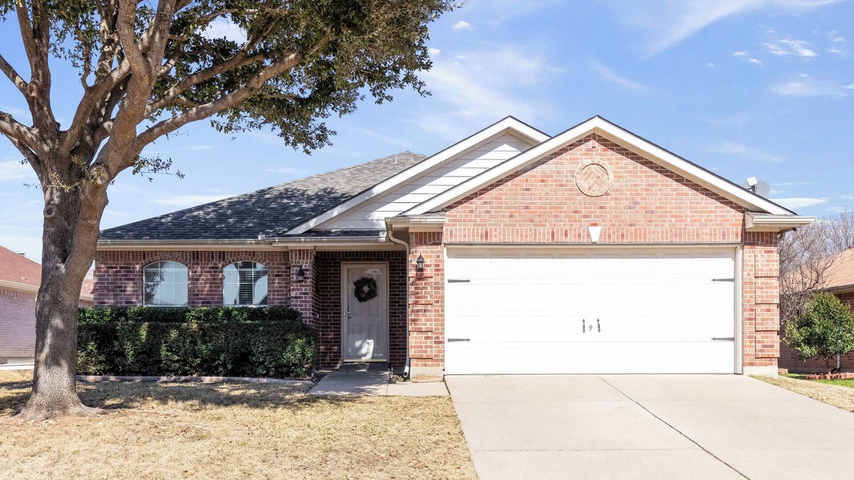 Roanoke House | Pet-friendly home with 6 beds, private office, backyard oasis in Roanoke, TX