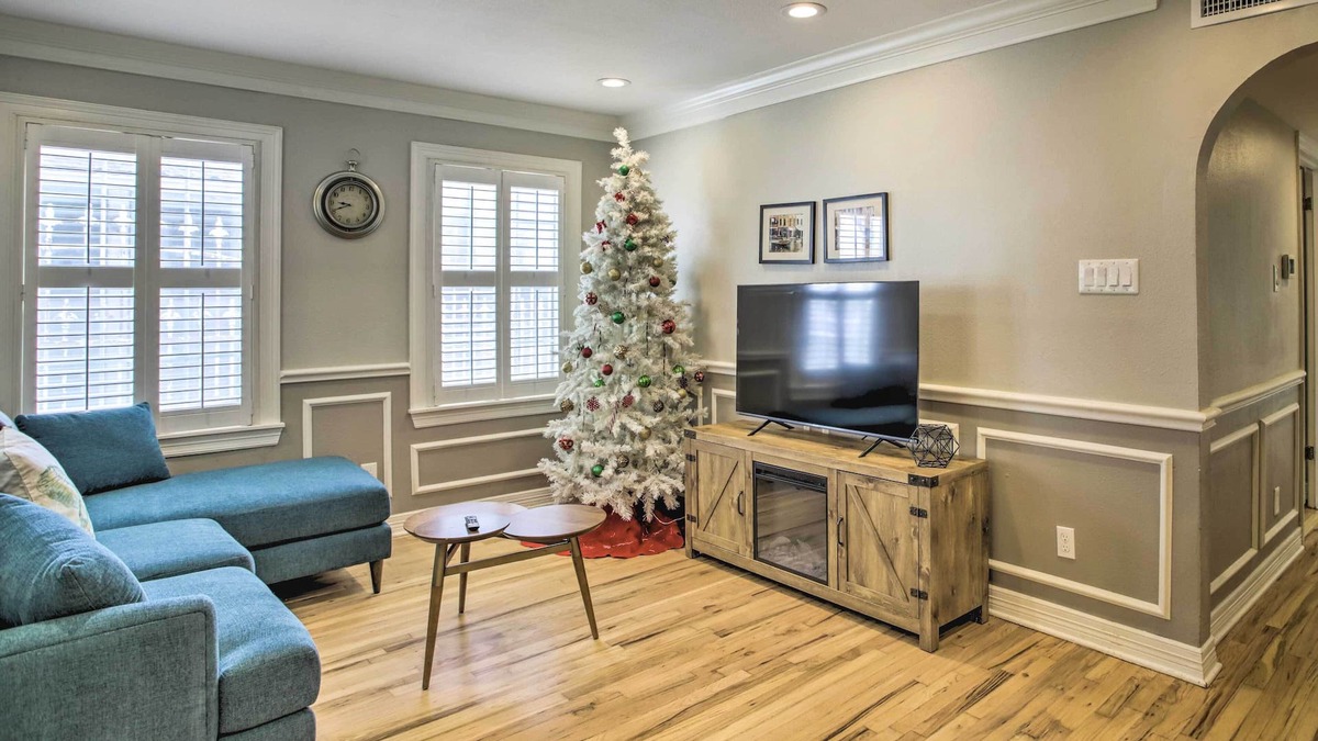 Garden Oaks House | Pet-Friendly Houston Home w/ Private Backyard
