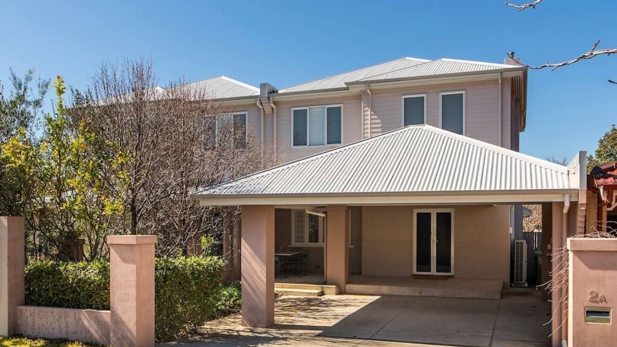 Nedlands House | Pet friendly! Huge open plan house close to the Swan River. Free WIFI