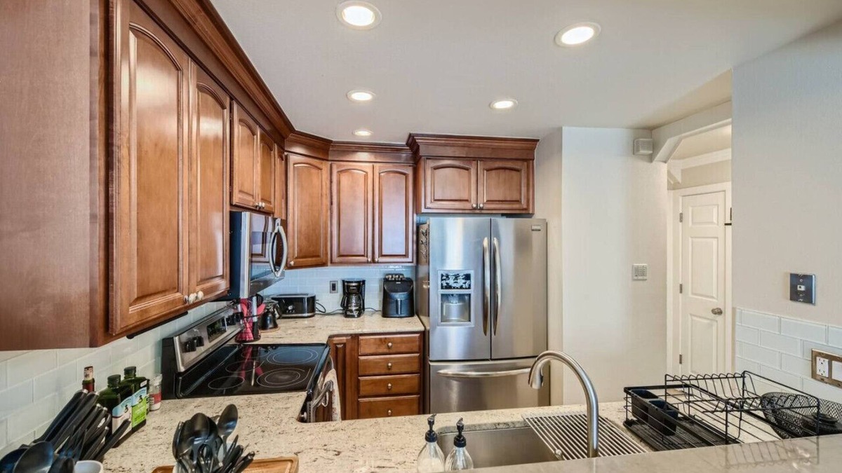 Littleton House | Pet Friendly I Fireplace I King Bed I Littleton