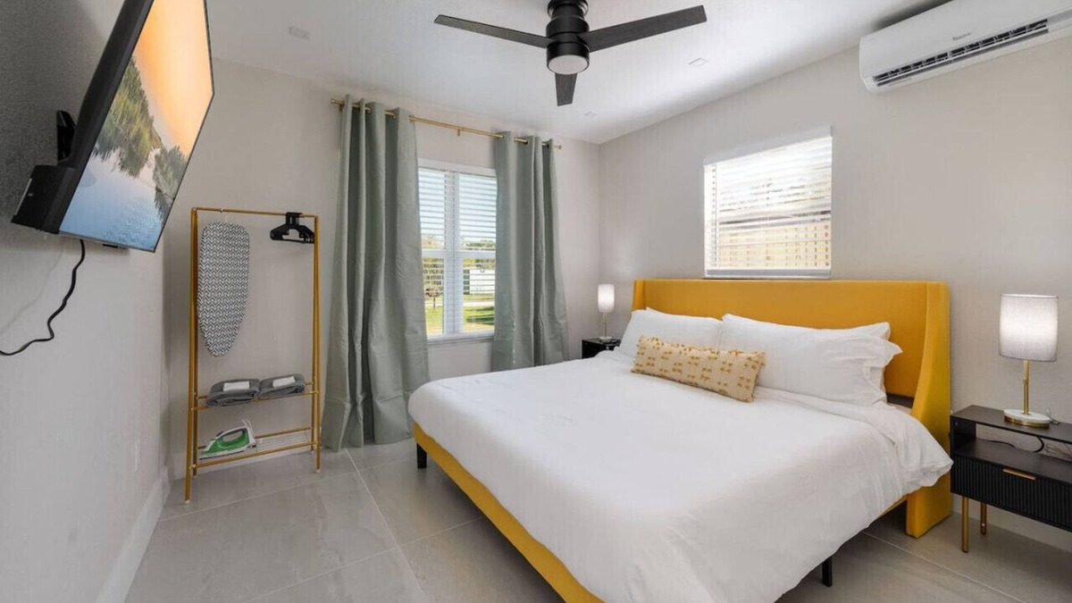 Saint Cloud House | Pet friendly + in Dwtn + 20mi to Disney & Parks!