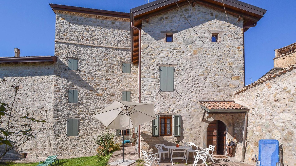 Canossa House | Pet friendly home in Monchio delle Olle