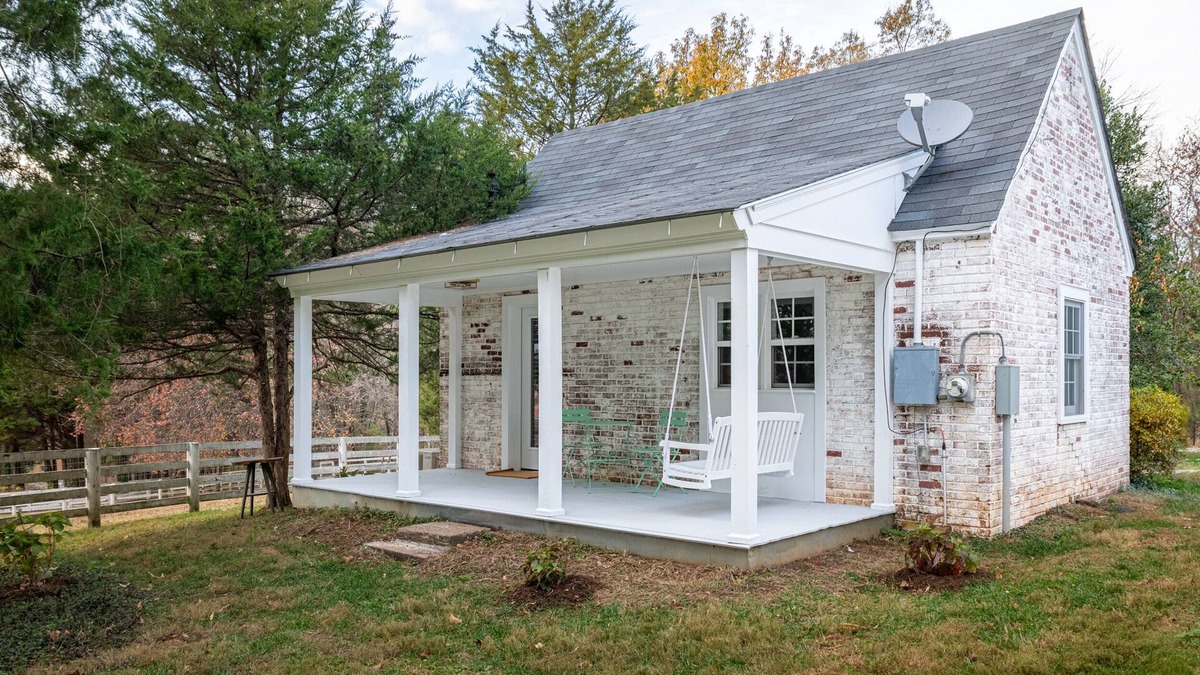 Batesville Cottage | Pet-Friendly Kent Cottage at Ivy Cottages