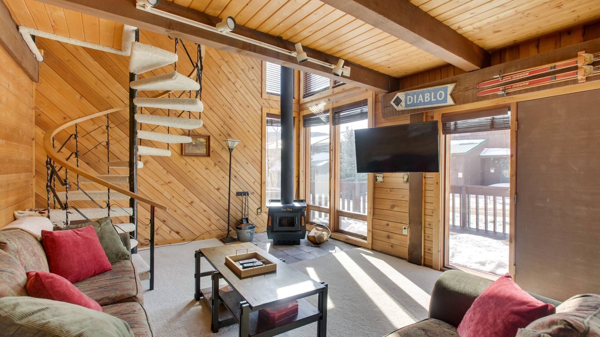 Cuchara Condo | Pet-Friendly La Veta Condo w/ Mountain Views!
