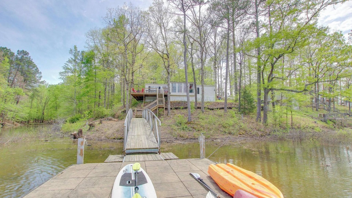 Crane Hill House | Pet Friendly! Lakefront - Crooked Creek Retreat