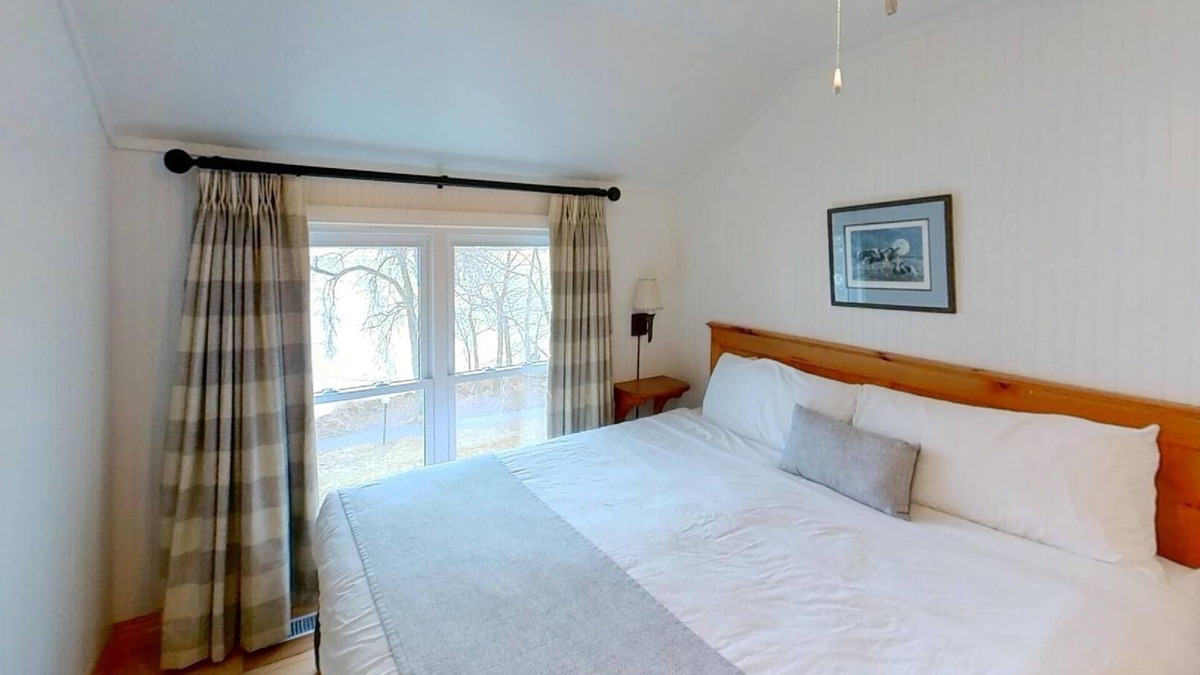 Otonabee-South Monaghan Cottage | Pet-Friendly Lakeside Cottages With Private Outdoor Decks for a Homely Stay