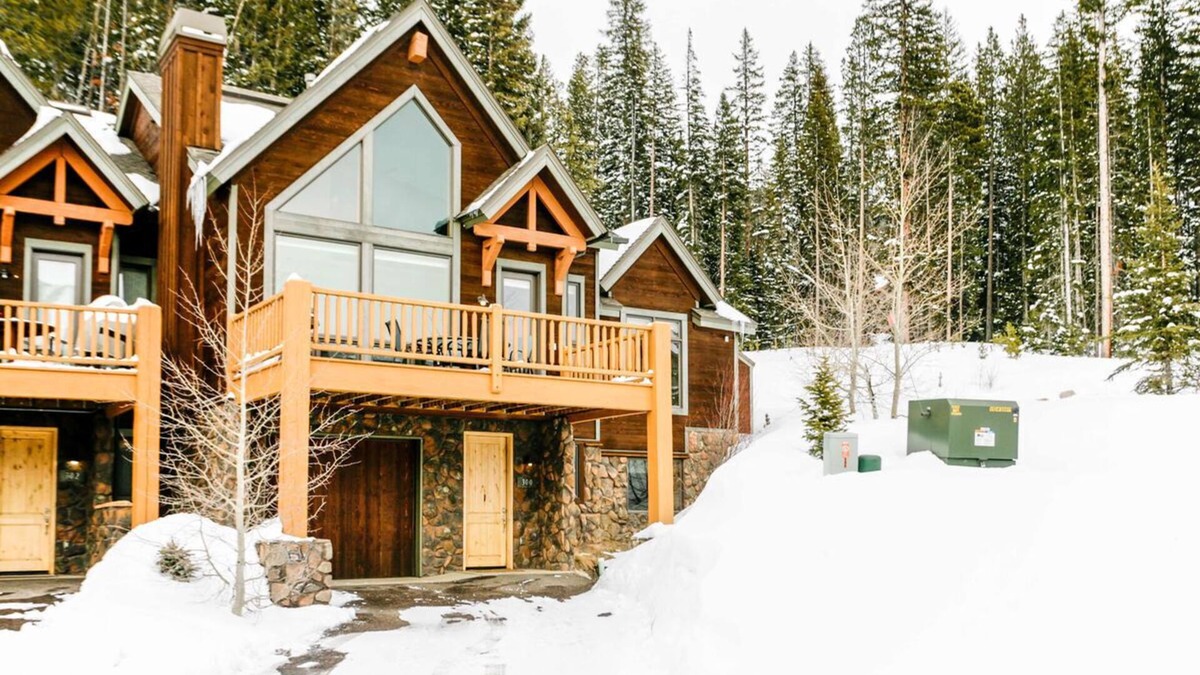 Winter Park House | 🐾 PET-FRIENDLY | Lakota Antlers 300 | Alpenglow Hot Tub Views | Game Room!
