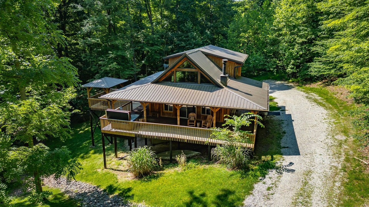 Unionville Cabin | Pet friendly, located by Lake Lemon
