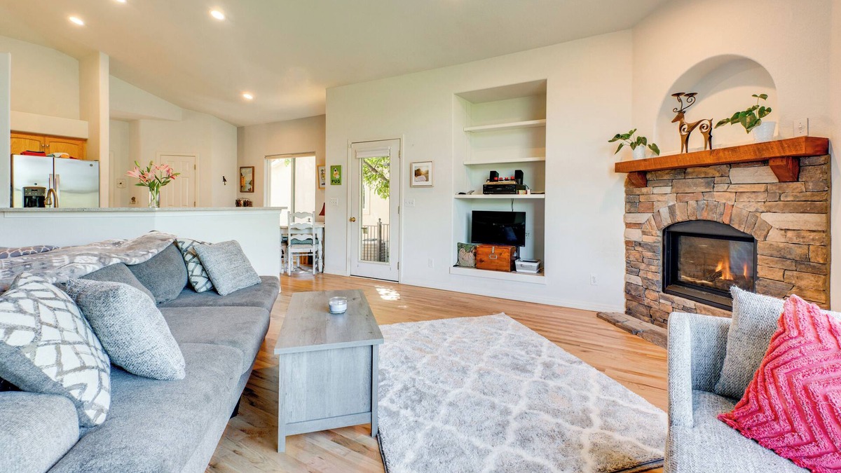 Longmont House | Pet-Friendly Longmont Home w/McIntosh Lake Access