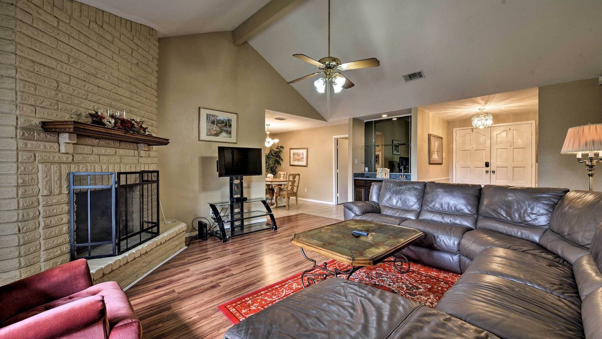 Missouri City House | Pet-Friendly Missouri City Home w/Fenced-In Yard!