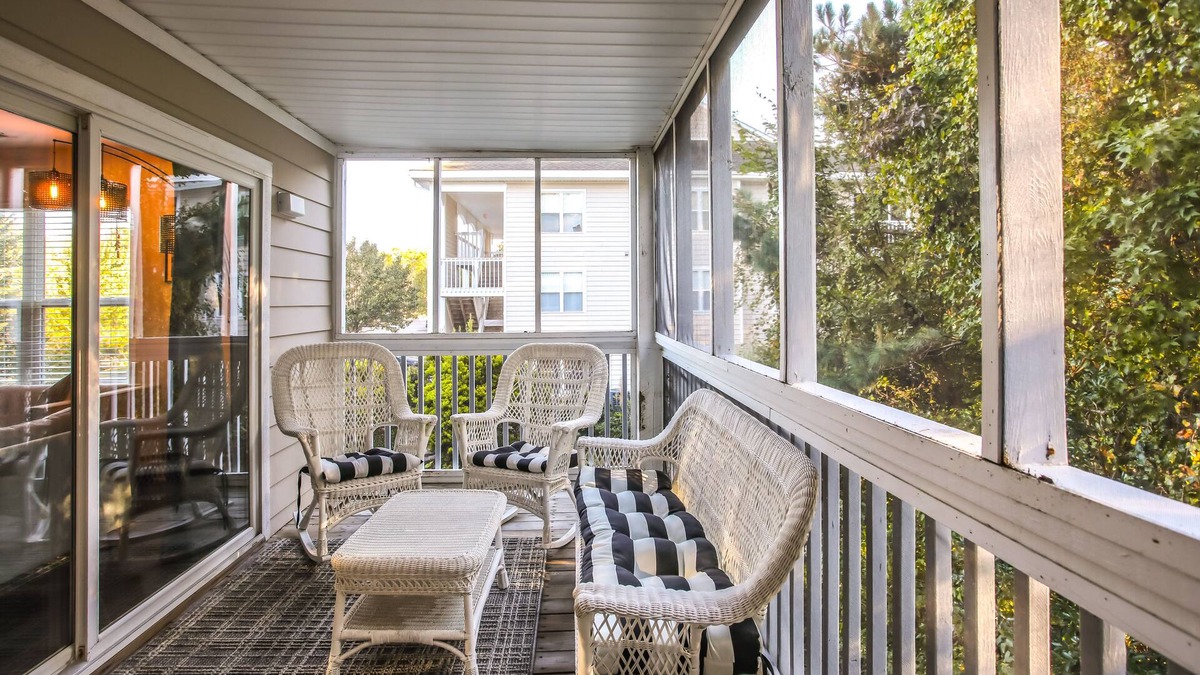 St. James Condo | Pet-Friendly North Carolina Condo w/Pool Access!