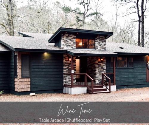 Broken Bow House | Pet Friendly Paradise in the Southern Hills of Hochatown, Oklahoma, Perfect for a Weekend Escape