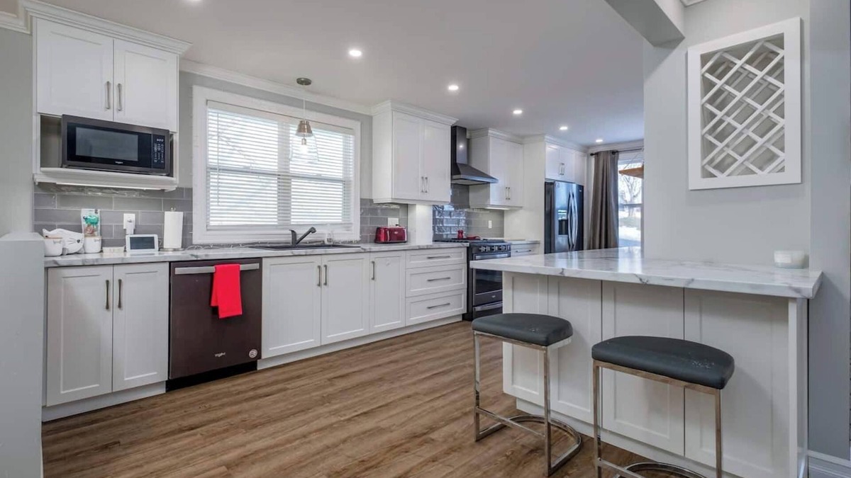 West End House | Pet-Friendly Paradise with Hot Tub & More!