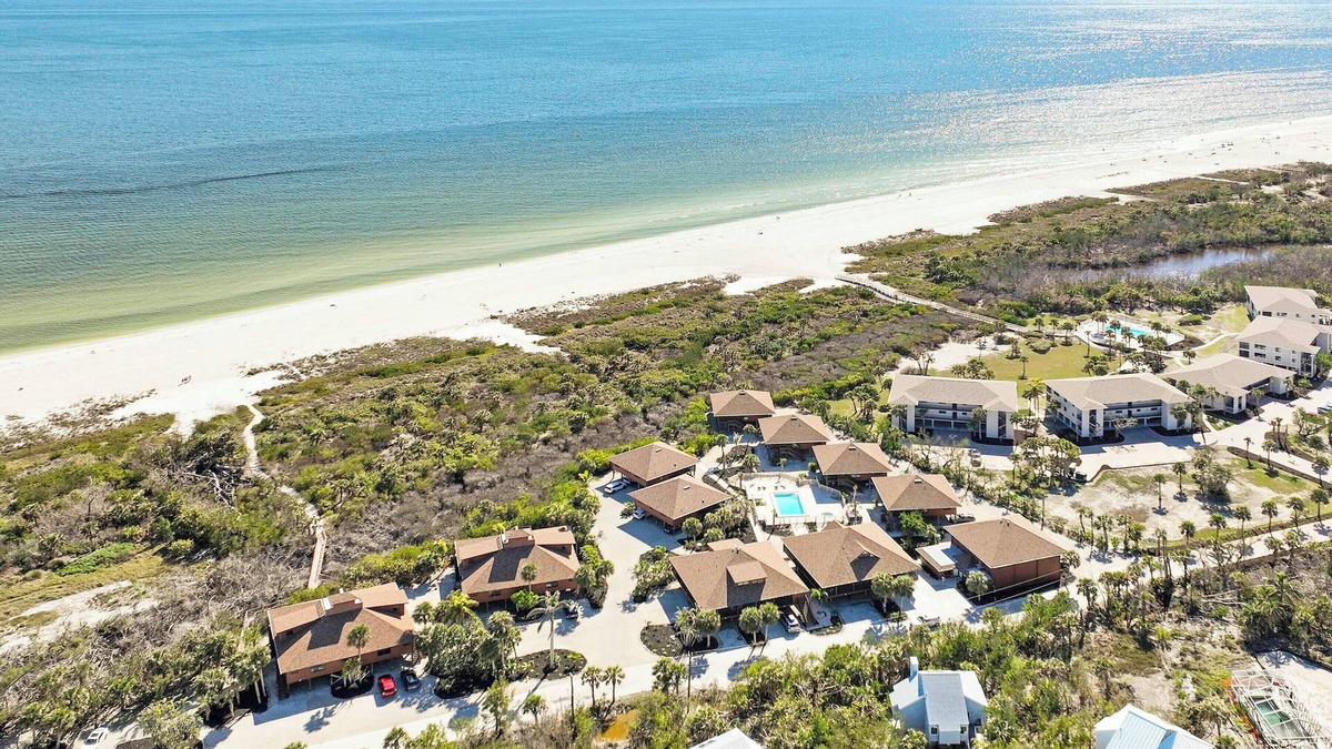 Sanibel Condo | Pet friendly paradise on Sanibel Island with private beach - Signal Inn 12