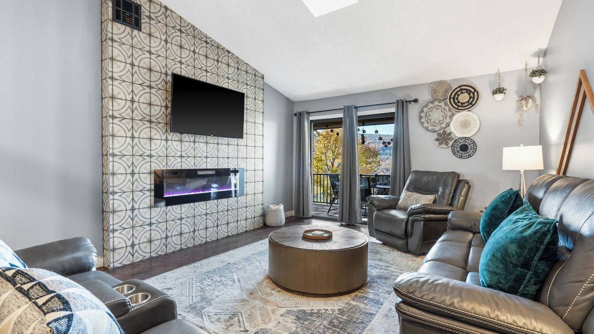 Table Rock Condo | Pet-Friendly Penthouse at Pointe Royale w/view and West Elm furniture