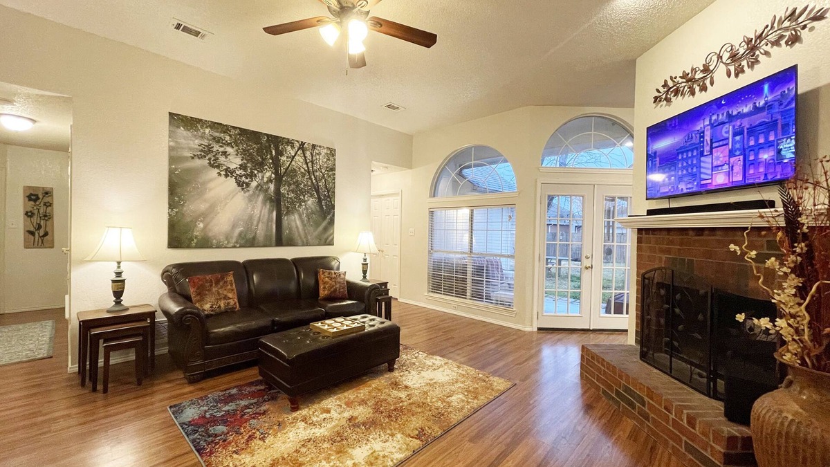 Rowlett House | Pet-Friendly & Perfect! Jetted Tub, Patio, Ping Pong, Pac-Man
