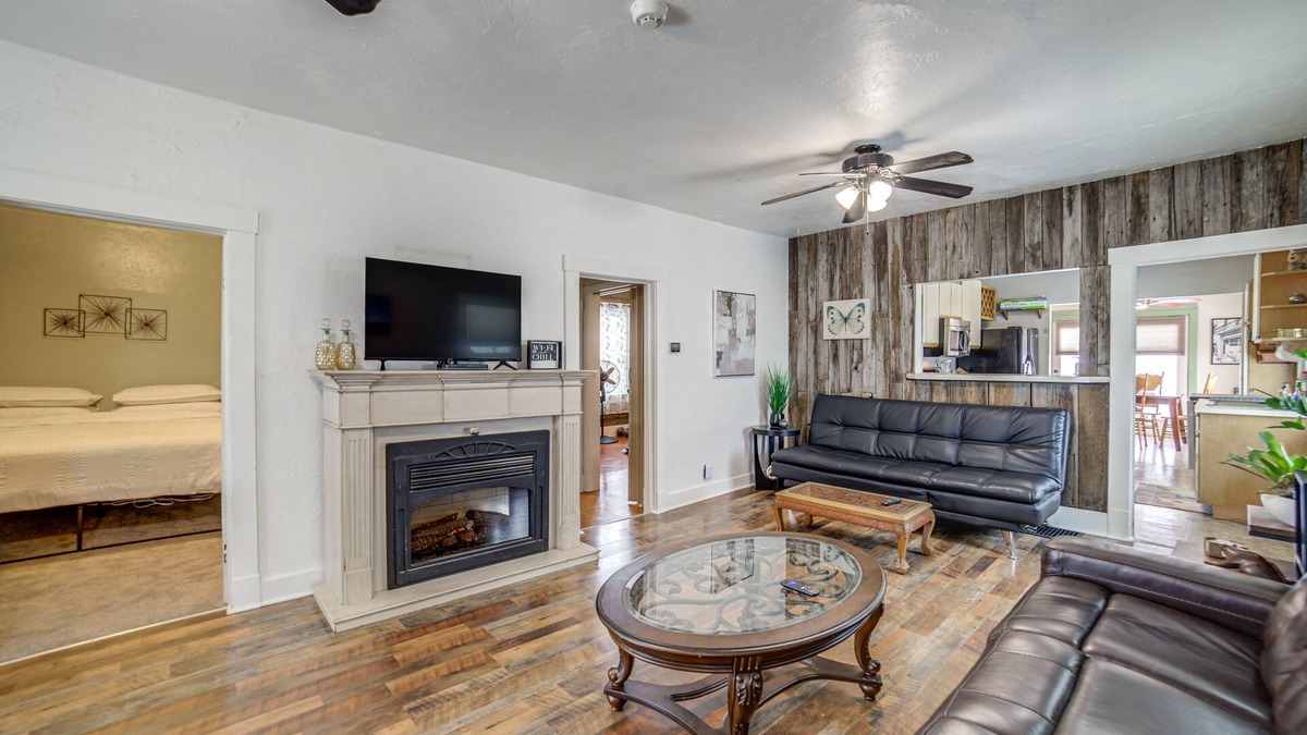 Pocatello House | Pet-Friendly Pocatello Home: Steps to Downtown!