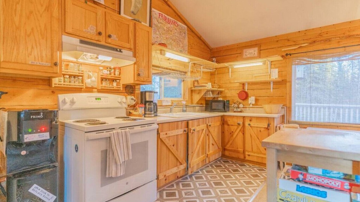 College Cabin | PET FRIENDLY-Private Cabin With Alaskan Charm