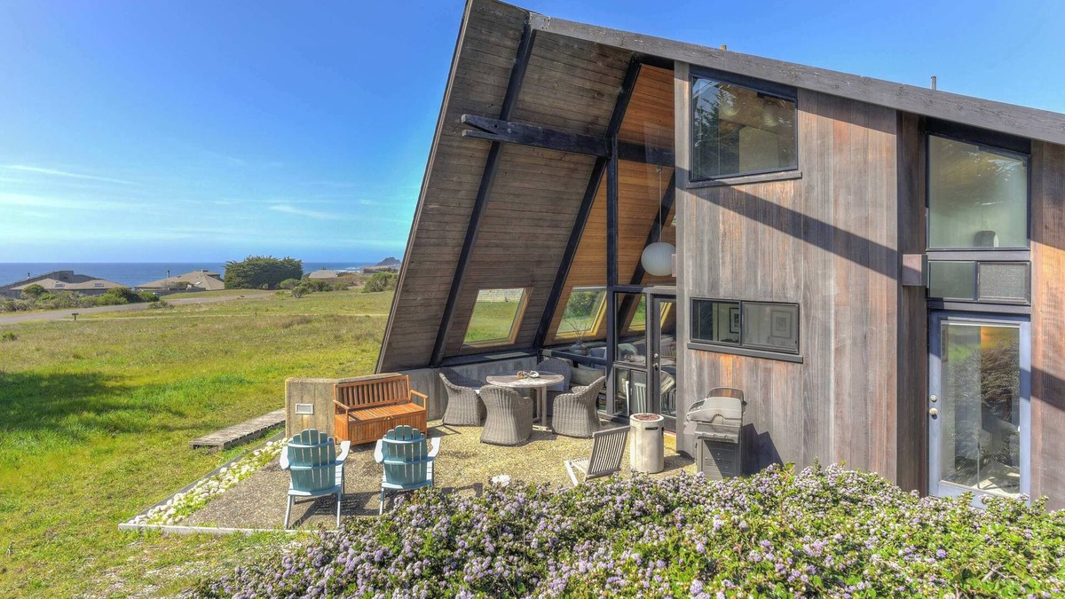 Sea Ranch House | Pet Friendly & Private Hot Tub