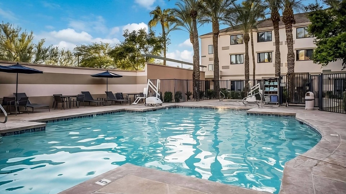 Chandler Apartment | Pet-friendly Property Close to Makutu's Island ! w/Outdoor Pool & Hot Tub