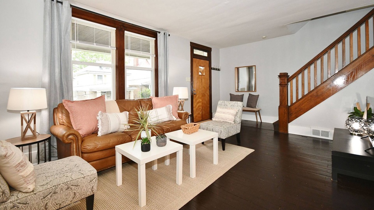 South Hills House | Pet Friendly Quiet Bungalow Minutes to Southside and the Trolly to the Stadiums