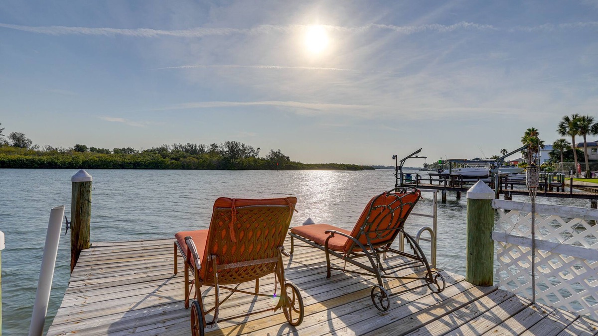 Sunset Reef Cottage | Pet-Friendly Redington Shores Home w/ On-Site Dock