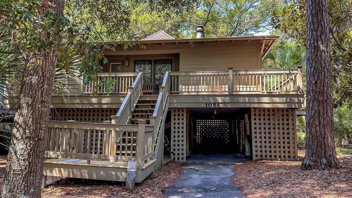 West Beach Cottage | Pet Friendly Relaxing Cottage With Bicycles And Community Pool