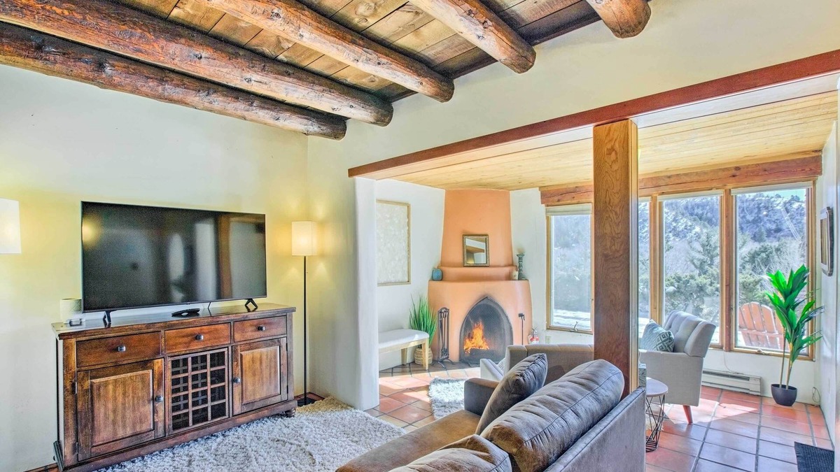 Arroyo Seco Apartment | Pet-friendly Rental ~ 8 Mi to Taos Ski Valley
