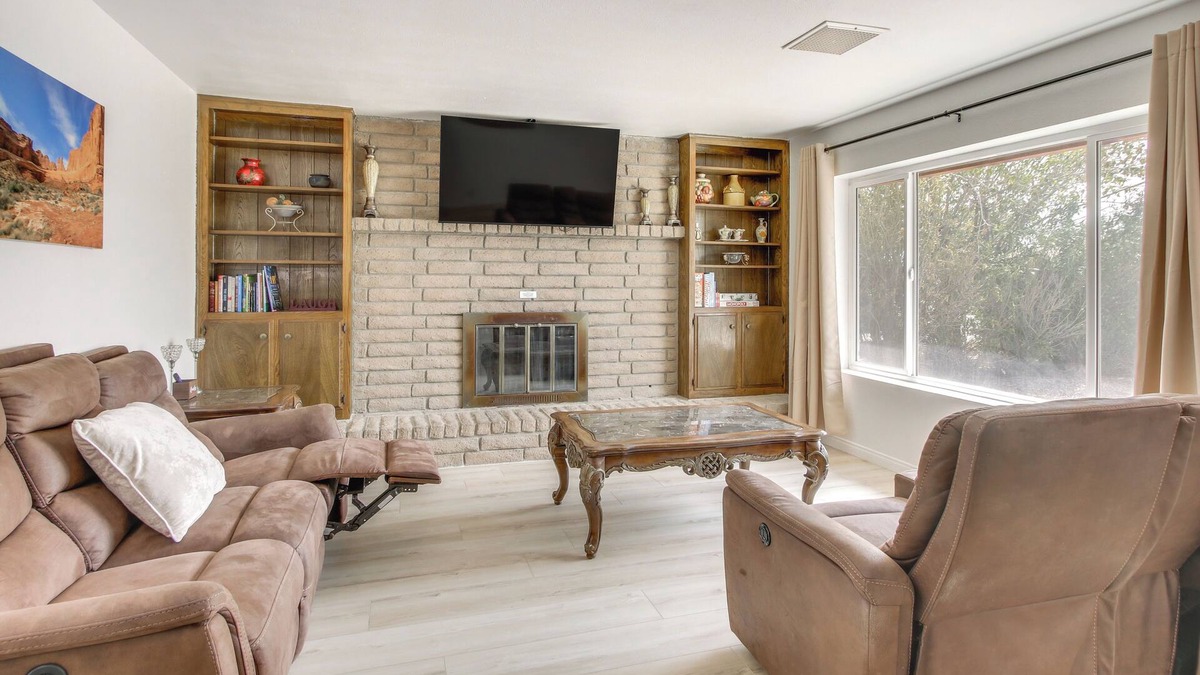 Ridgecrest House | Pet-Friendly Ridgecrest Home Near OHV Trails!