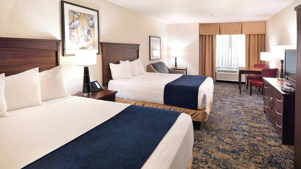 Rio Grande Hotel | Pet-friendly Stay Featuring Indoor Pool, Sauna & Free Breakfast l 2 Rooms