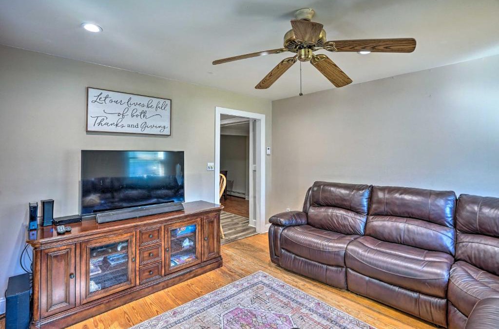 Saratoga Springs House | Pet-Friendly Saratoga Springs Home with Pool!