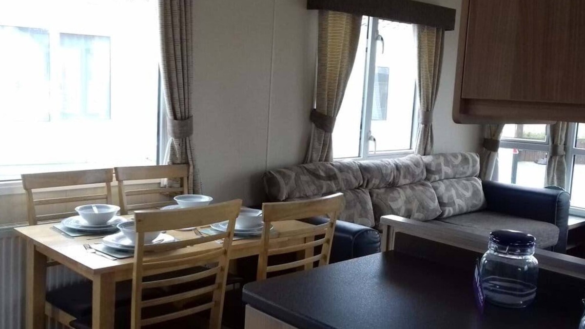 Flamborough Cabin | Pet friendly Sea view static at Thornwick bay