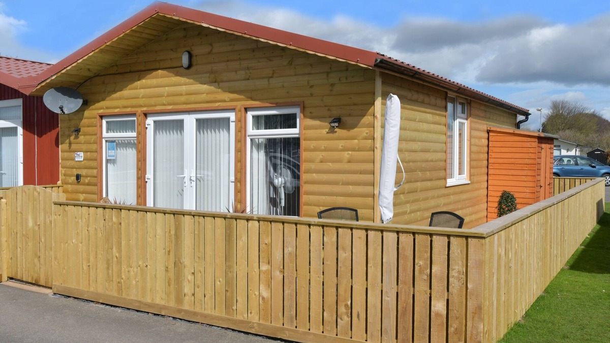 Bridlington Ski Chalet | Pet friendly sleeps 6 Chalet Bridlington free elec