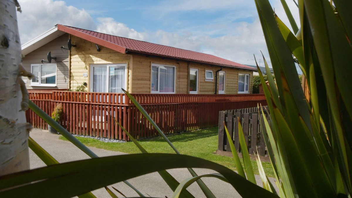 Bridlington Ski Chalet | Pet friendly sleeps 3 Chalet Bridlington free elec