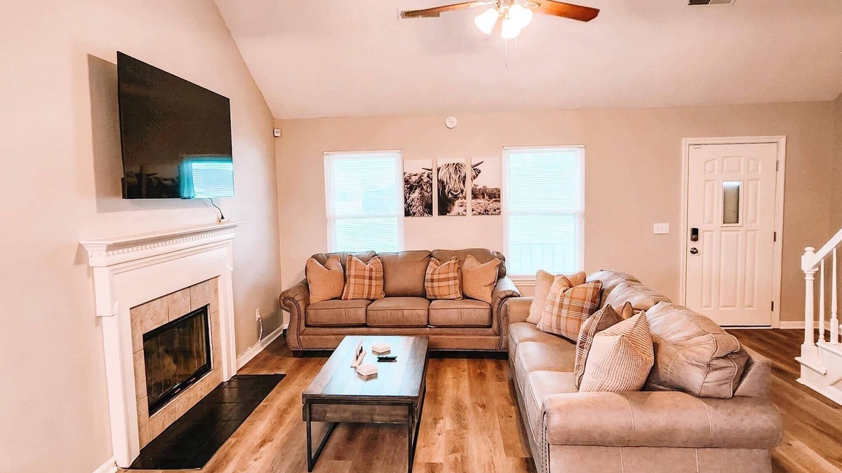 La Vergne House | Pet Friendly stay near Percy Priest Reservoir & Nashville