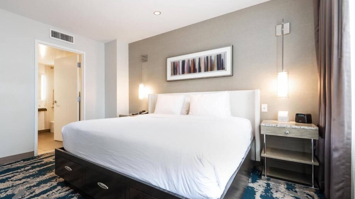 Near North Side Hotel | Pet Friendly Stay Near Magnificent Mile and Chicago Riverwalk!